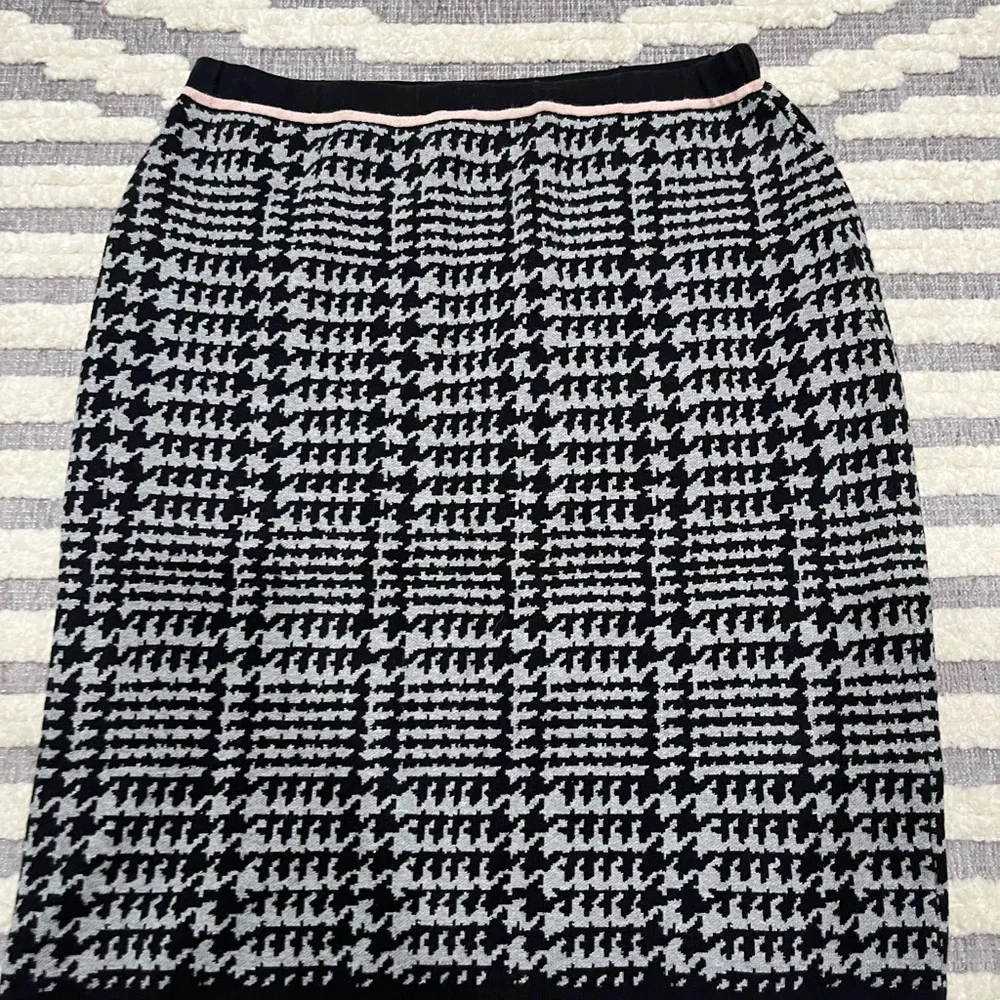 Karl Lagerfeld Houndstooth Knit‎ Pencil Skirt